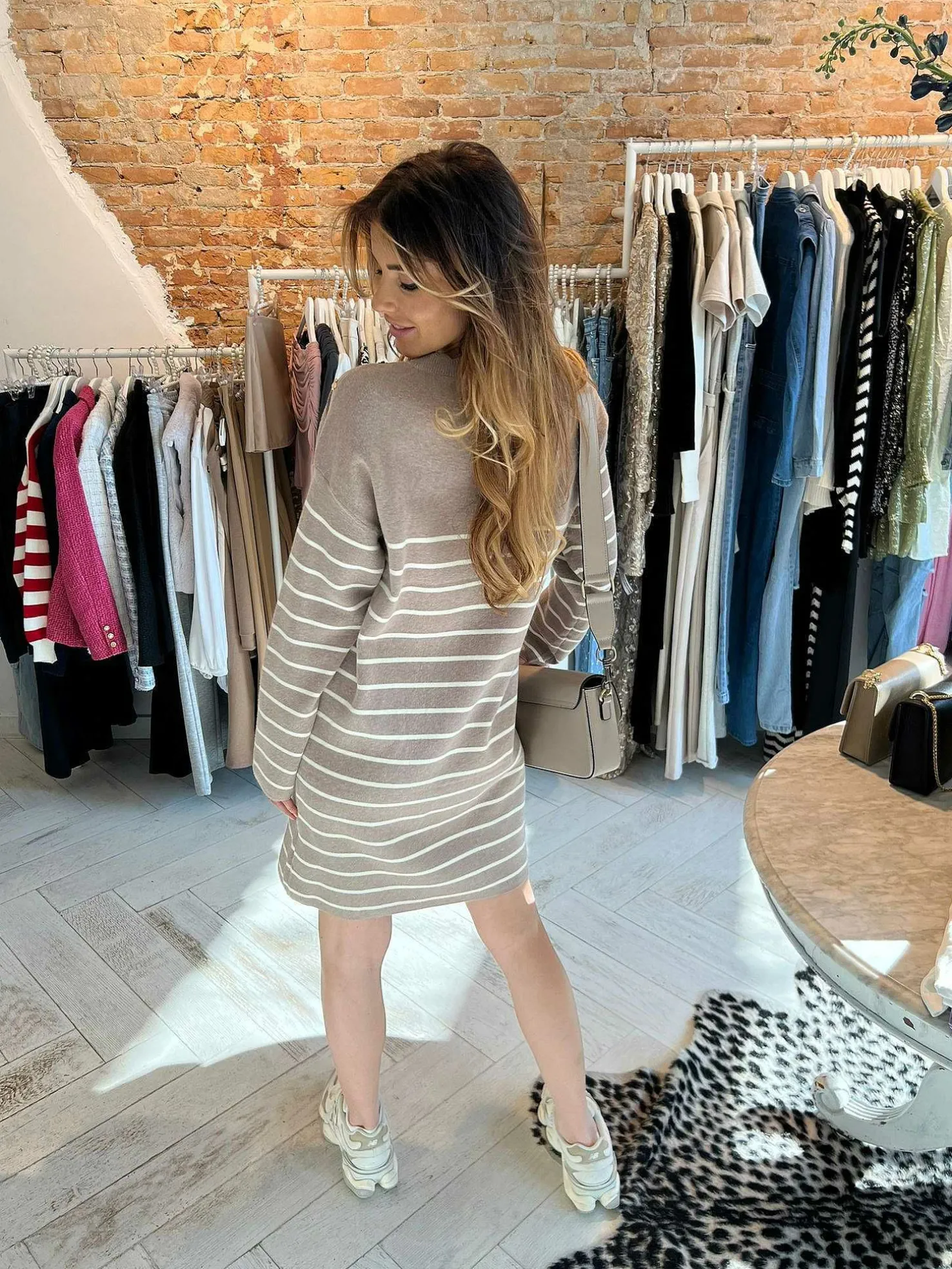 LOF Boutique Jurken>Bee Stripe Sweater Dress Taupe