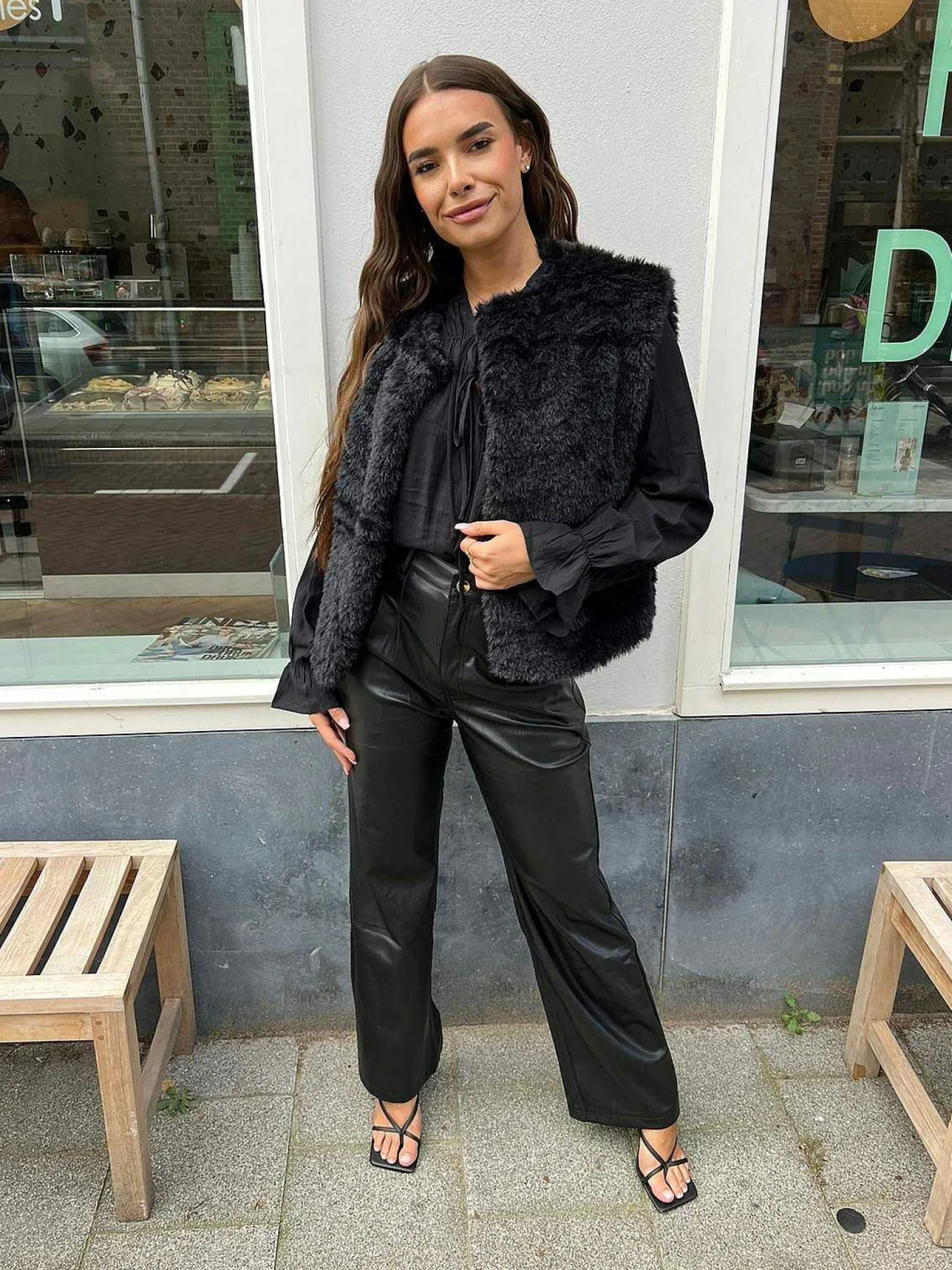 LOF Boutique Tops & Blousjes>Daphne Ruffle Blouse Black