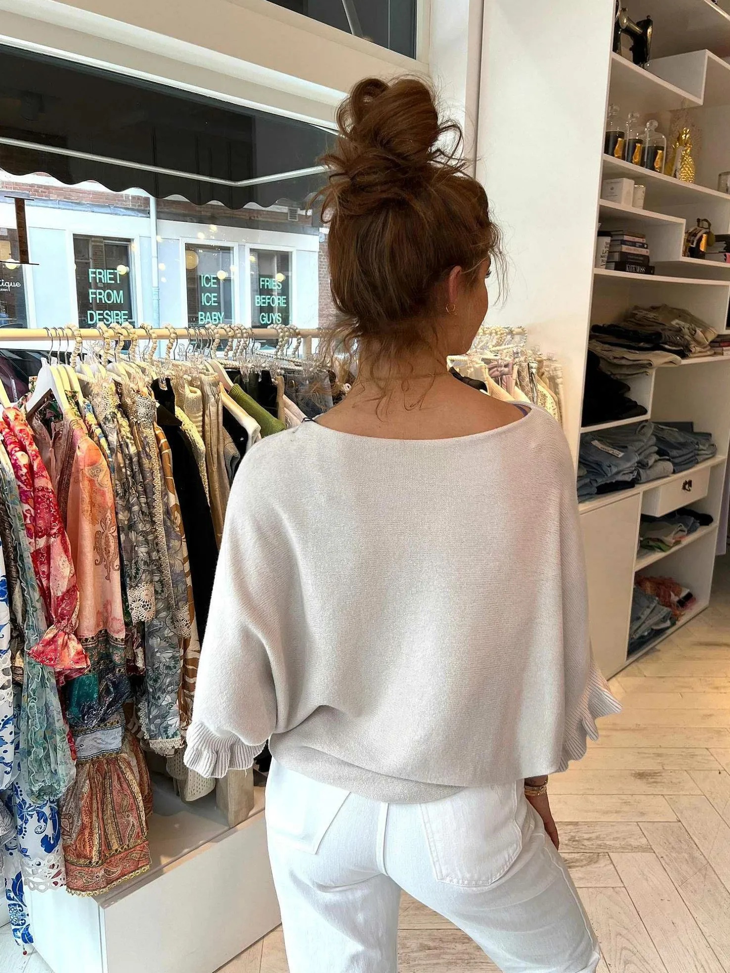 LOF Boutique Tops & Blousjes>Fien Short Sleeve Ruffle Top Light Beige
