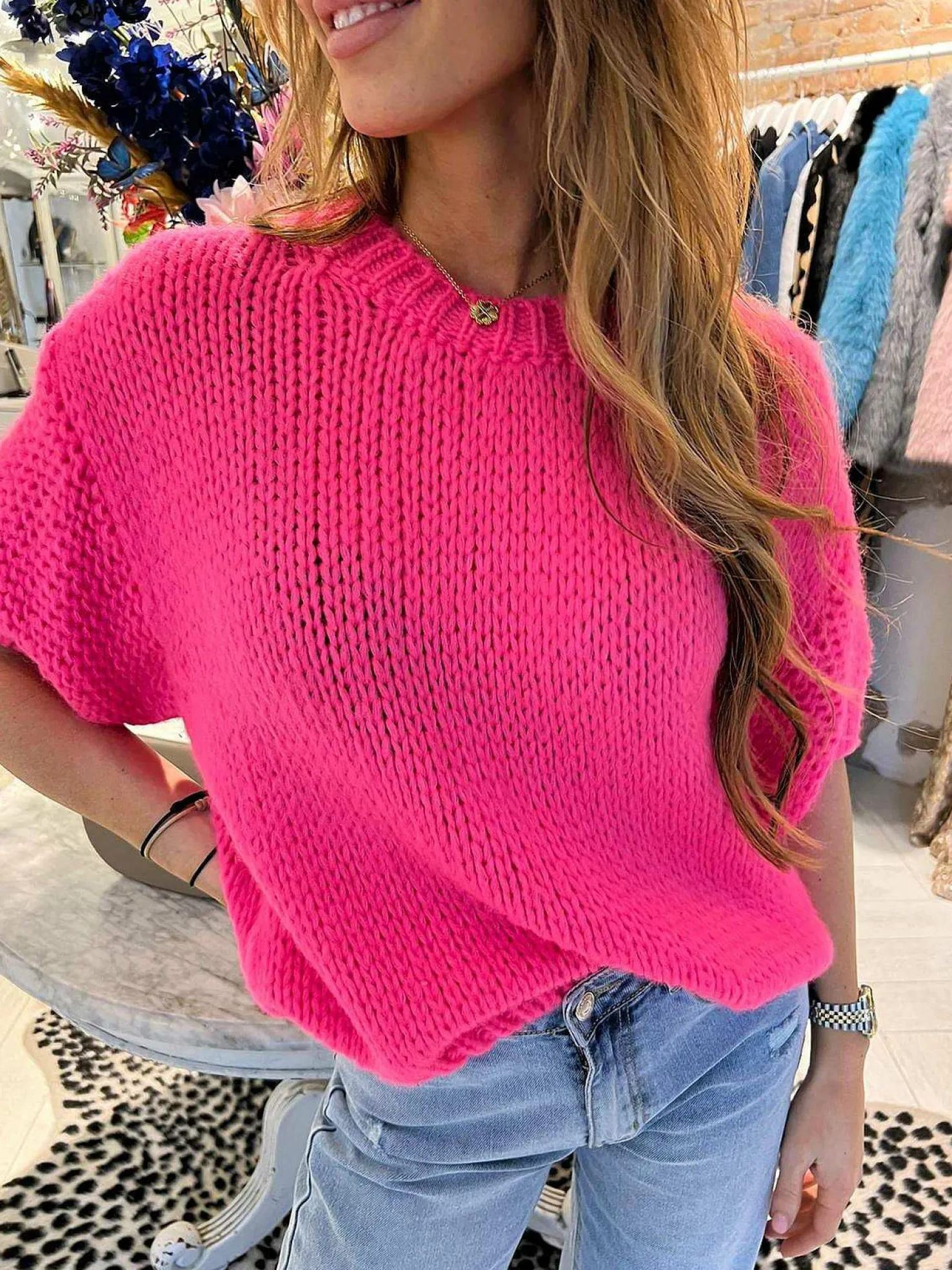 LOF Boutique Truien>Kiki Sweater Short Sleeve Neon Pink