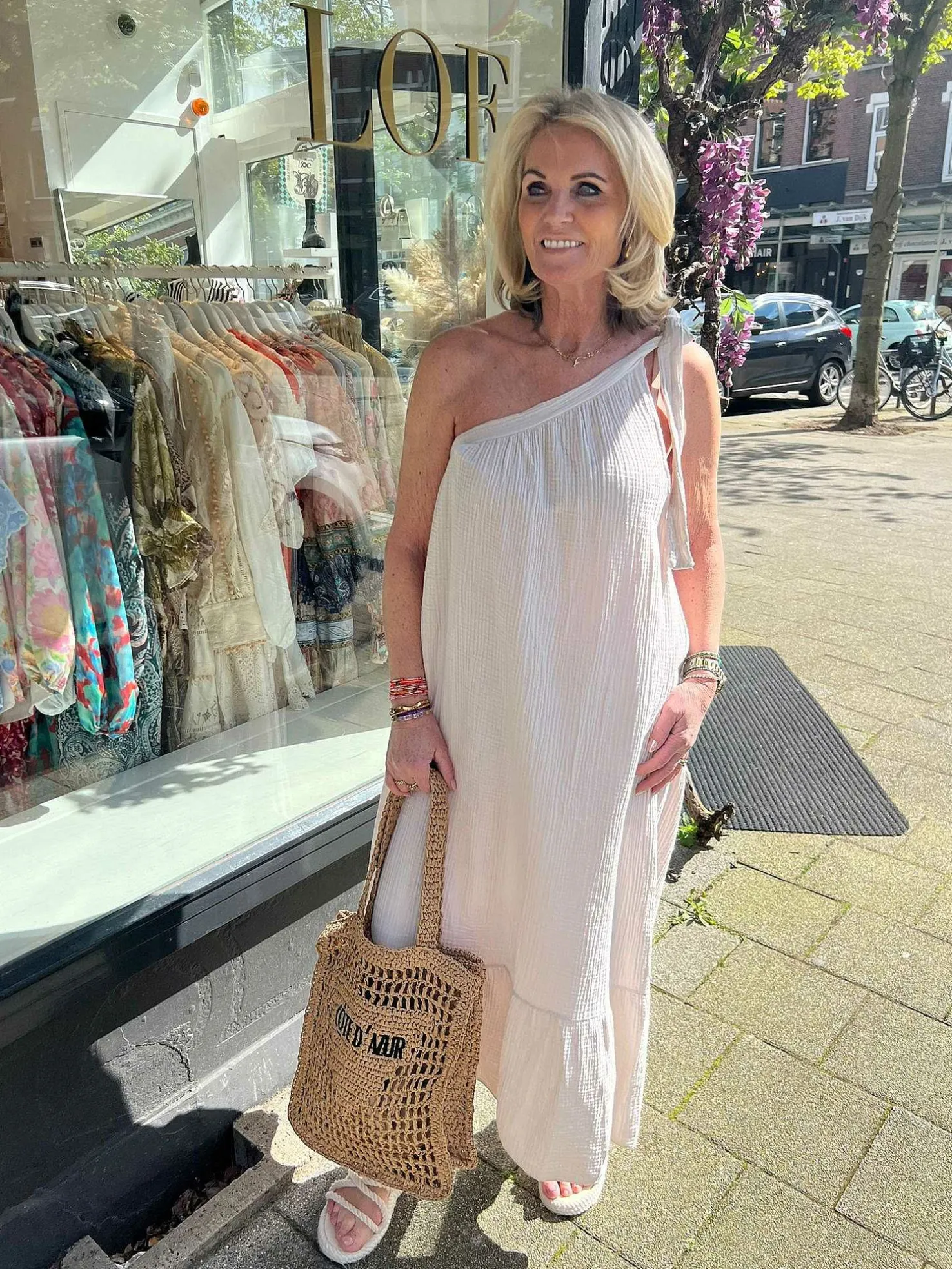 LOF Boutique Jurken>Lily One Shoulder Mousseline Dress Beige