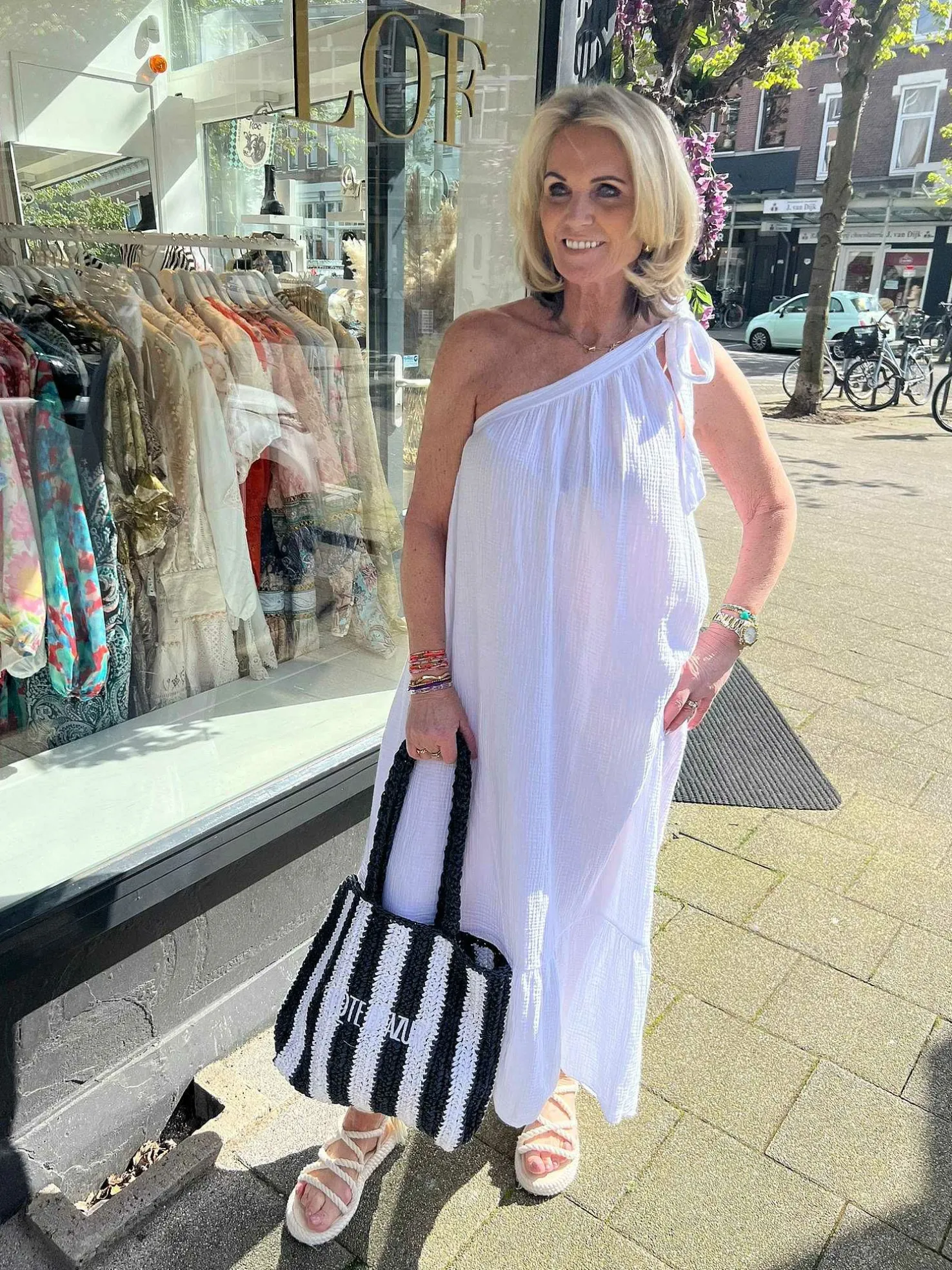 LOF Boutique Jurken>Lily One Shoulder Mousseline Dress White