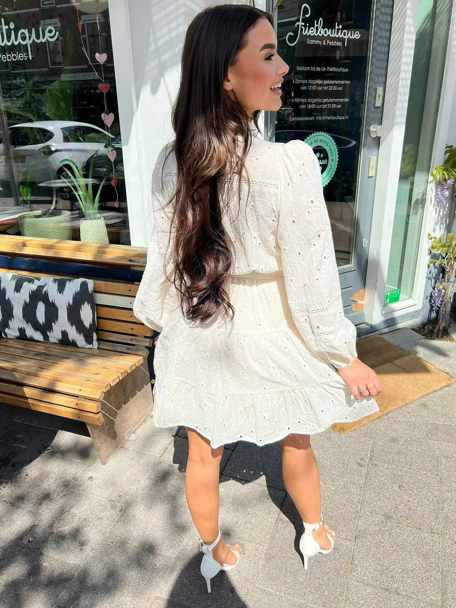 LOF Boutique Jurken>Pien Broderie Dress Beige