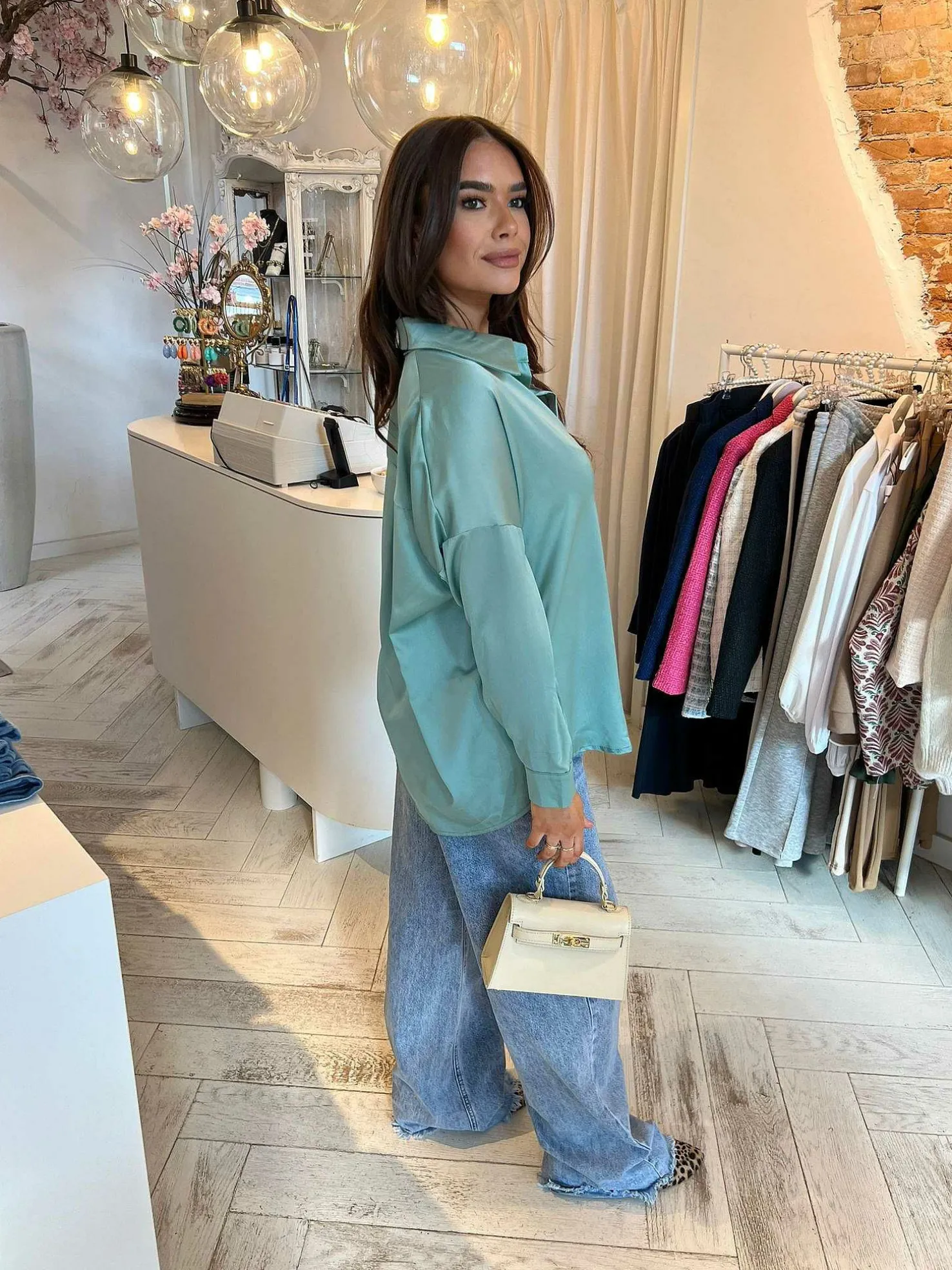 LOF Boutique Tops & Blousjes>Silky V Neck Blouse Mint