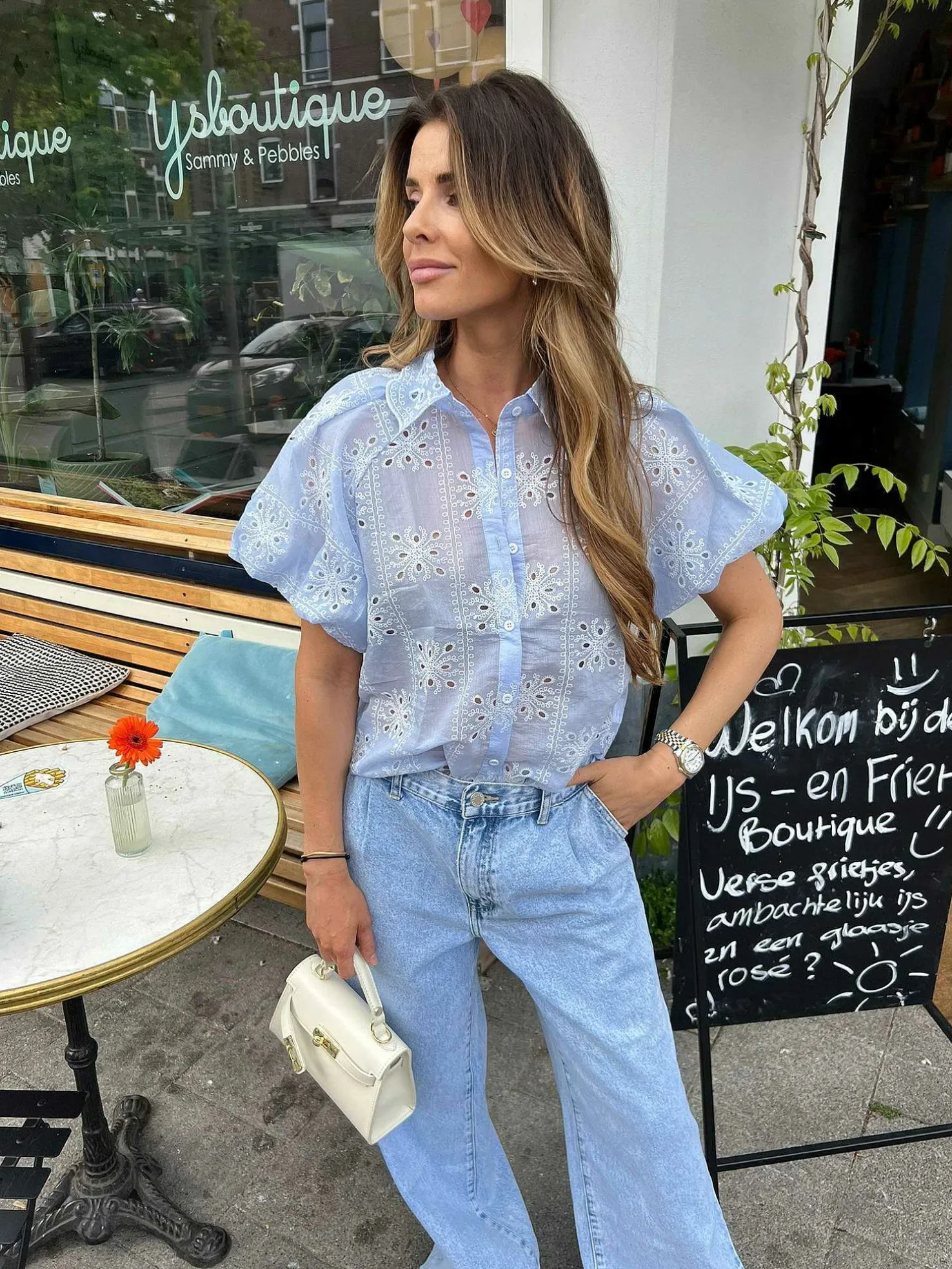 LOF Boutique Tops & Blousjes>Veerle Short Sleeve Broderie Blouse Blue